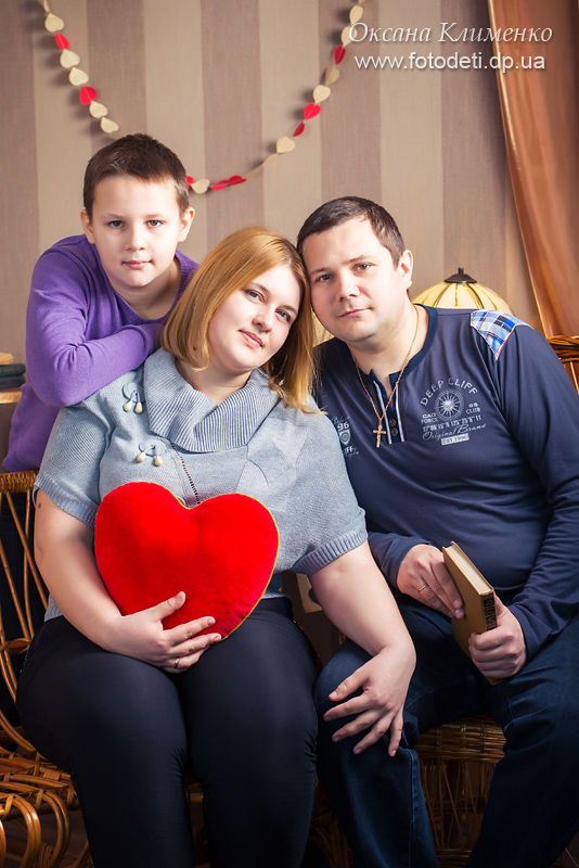 Семейная фотосессия в студии на день влюбленных, Днепропетровск. Интерьерная студия  Semeinoefoto на день св. Валентина